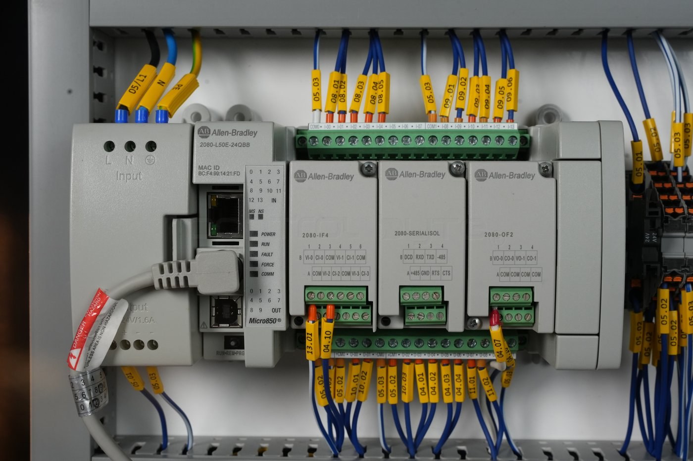 Allen-Bradley Micro850 controller with 2080-IF4, 2080-SERIALISOL and 2080-OF2 plug-in modules